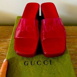 GUCCI BRAND NEW size 6